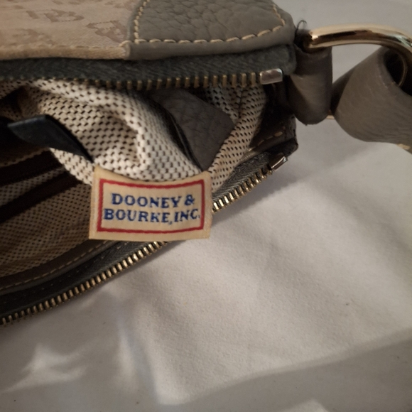 Vintage Dooney & Bourke Gray and Cream Small Women's Bag - Picture 11 of 14